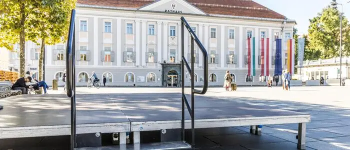 Vor allem im Sommer artete die Eventflut am Neuen Platz aus, lautet die Kritik