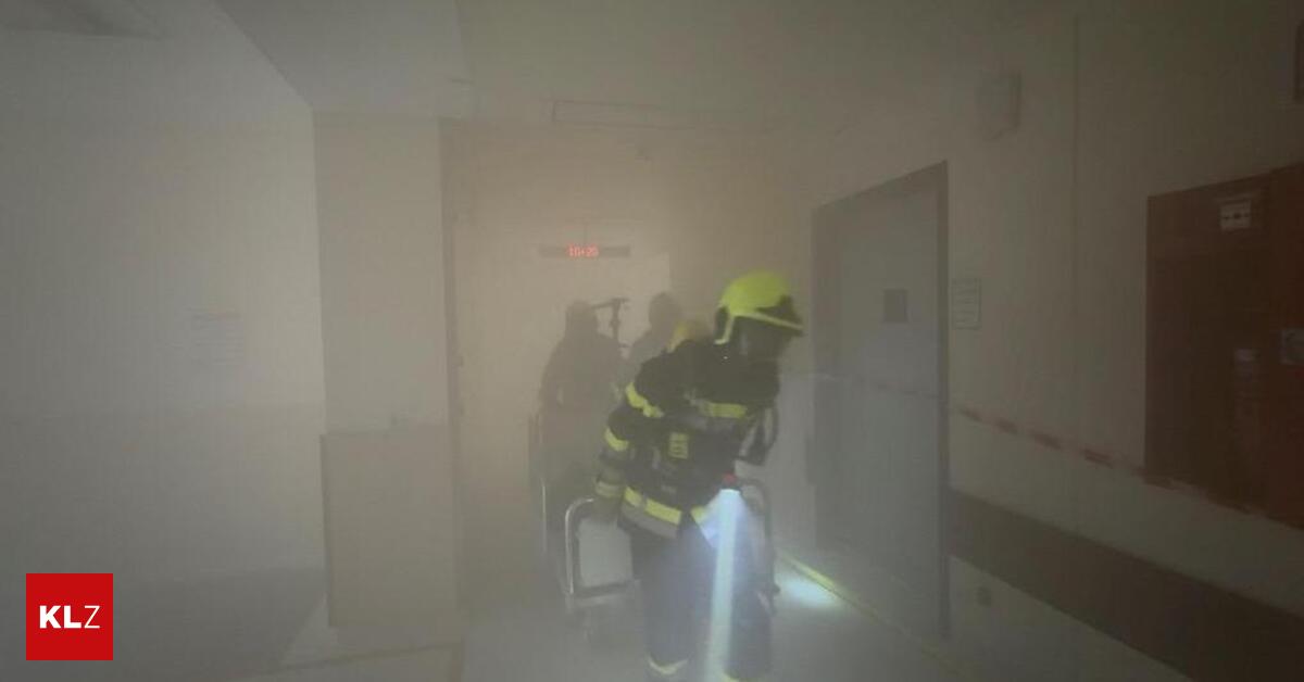 Einsatz-bung-am-LKH-Feuerwehr-und-Rettungskr-fte-trainierten-Evakuierung-unter-Realbedingungen