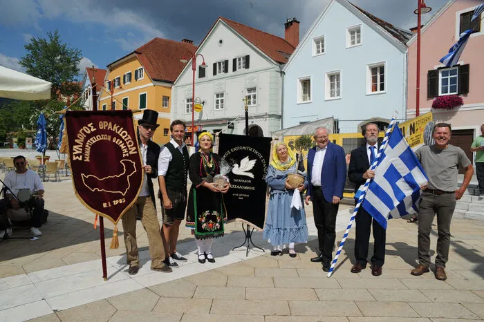 Johann Sorian mit seinen Lokalen "Tavernetta" und "Beef Bar" und der Tourismusverband luden zum "Griechischen Fest". Auch der Präsident der Österreichisch-Griechischen Gesellschaft Konstantin Risovalis gab sich die Ehre (ganz rechts). 