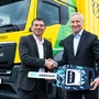 Peter Umundum, Generaldirektor-Stellvertreter, Vorstand für Paket & Logistik, Österreichische Post AG, mit Rudi Kuchta, Geschäftsführer, MAN Truck & Bus Vertrieb Österreich: Neue Ära der Elektro-Lkw