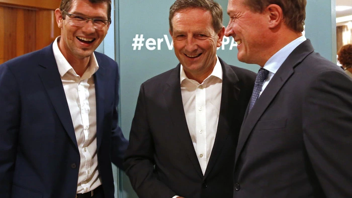 Demonstrative Einigkeit Mit Vorgänger Christian Benger und Landesrat Ulrich Zafoschnig