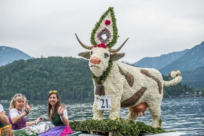 Die Kuh-Figur "Ålmerisch" vom Team der Volkshilfe Ausseerland landete in Altaussee auf Platz drei der Jurywertung.