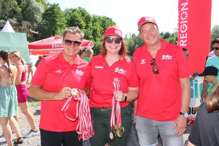Bürgermeister Jochen Bocksruker, Vizebürgermeisterin Christiane Holler-Wind und Sport- und Kulturstadtrat Andreas Albrecher überreichten allen Teilnehmern Medaillen