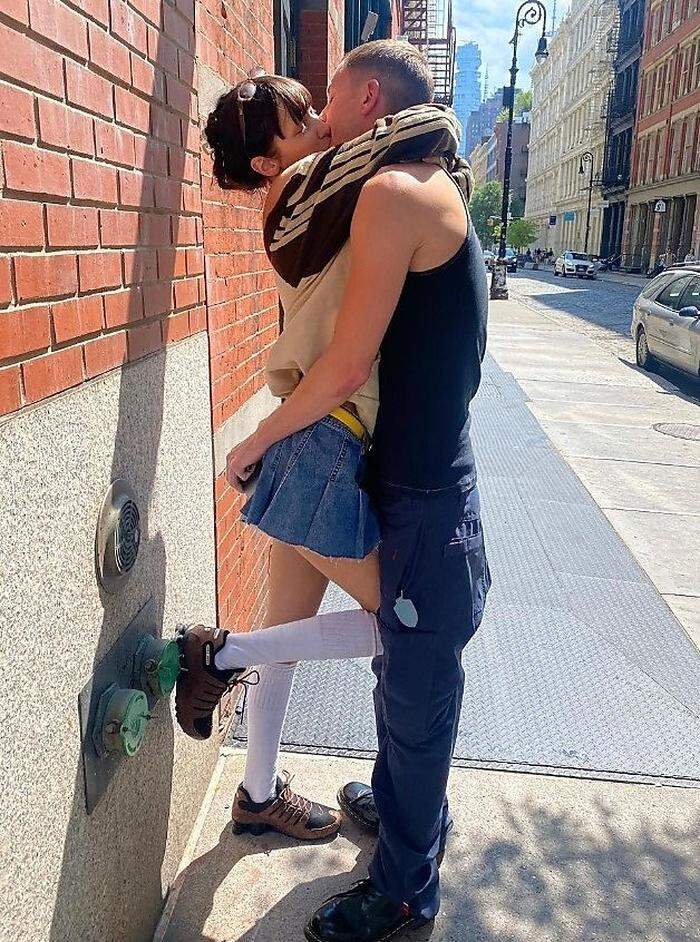 Bella Hadid teilte 2022 ein verliebtes Bild von sich und ihrem Freund in New York 