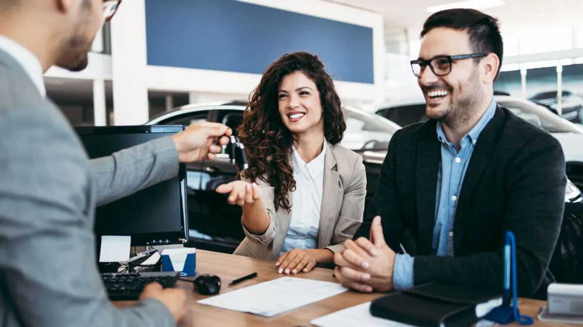 Wer ein Auto über Leasing oder Kredit finanzieren möchte, stellt sich oft die Frage, was ist besser?