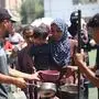 Palestinians struggle with hunger in Gaza wait in line for food despite the heat GAZA CITY, GAZA - JULY 25: Hundreds of Palestinians struggling with hunger wait in line for hours under the scorching heat to receive food aid as the deepening humanitarian crisis continue to severely impact Palestinians through widespread food shortages at Nuseirat Camp in Gaza Strip on July 25, 2025. Hassan Jedi / Anadolu Gaza City Gaza. Editorial use only. Please get in touch for any other usage. PUBLICATIONxNOTxINxTURxUSAxCANxUKxJPNxITAxFRAxAUSxESPxBELxKORxRSAxHKGxNZL Copyright: x2025xAnadoluxHassanxJedix