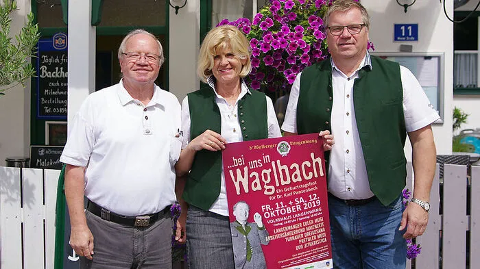 D’ Walberger: Ehrenobmann Peter Buchsbaum, Tanzleiterin Marianne Milchrahm und Obmann Manfred Pink (v. l.)