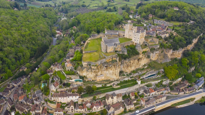 Bild zeigt eine Luftaufnahme von Château de Beynac