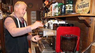 Hermann Mikula sperrt sein Cafe wieder auf