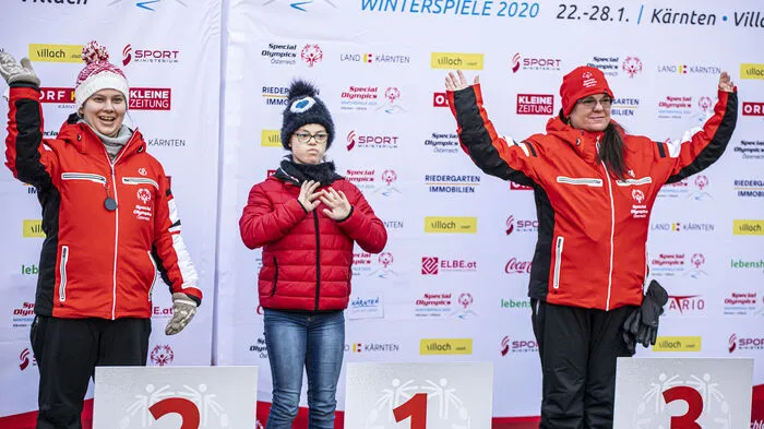 Die Freude kannte keine Grenzen. Am Montag fand auf dem Villacher Rathausplatz eine große Siegerehrung für die Special Olympics-Wintersportler statt.