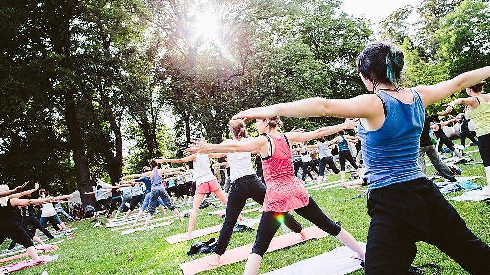 Yoga im Augartenpark startet wieder