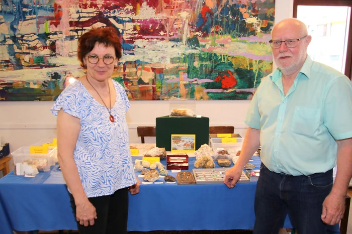 Zehn Sammler und Händler zeigten eine große Auswahl an Mineralien und Fossilien sowie an Produkten wie Schmuckketten, Ringen oder Anhänger, die aus den edlen Steinen gefertigt wurden.