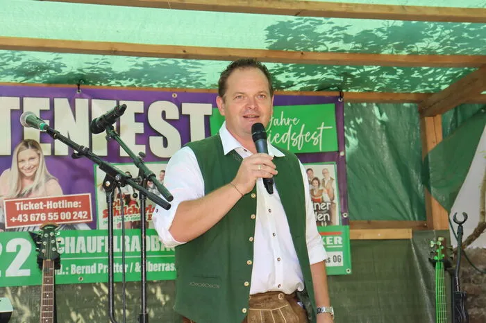Nach der Begrüßung durch Vizebürgermeister Roman Neumann sorgten die "Granaten" für beste musikalische Stimmung und die vielen Besucher konnten einen abwechslungsreichen Sonntag unter den Linden verbringen.
