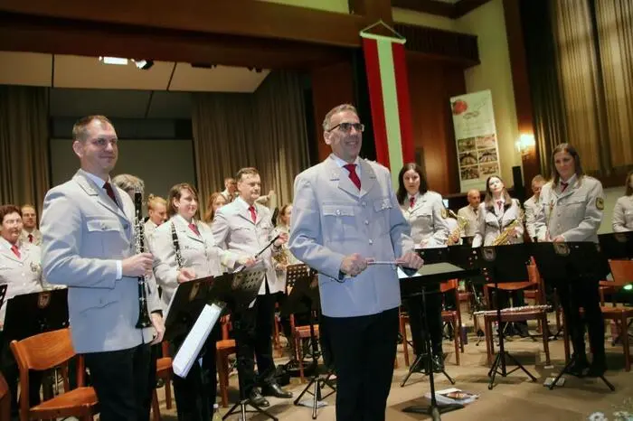 Kapellmeister und Musikschuldirektor Wolfgang Jud hatte mit seinen Musikerinnen und Musikern ein flottes, dennoch anspruchsvolles Programm vorbereitet.