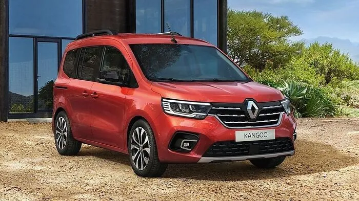 Seit 1997 kutschiert der Renault Kangoo Familien durch die Gegend – und auch in der dritten Generation, die im Juni 2021 auf den Markt kommt, wird er mit seiner Berufung nicht brechen. In seiner zivilen Hochdachversion misst er 4,49 Meter in der Länge, ist 1,96 Meter breit und 1,84 Meter hoch.