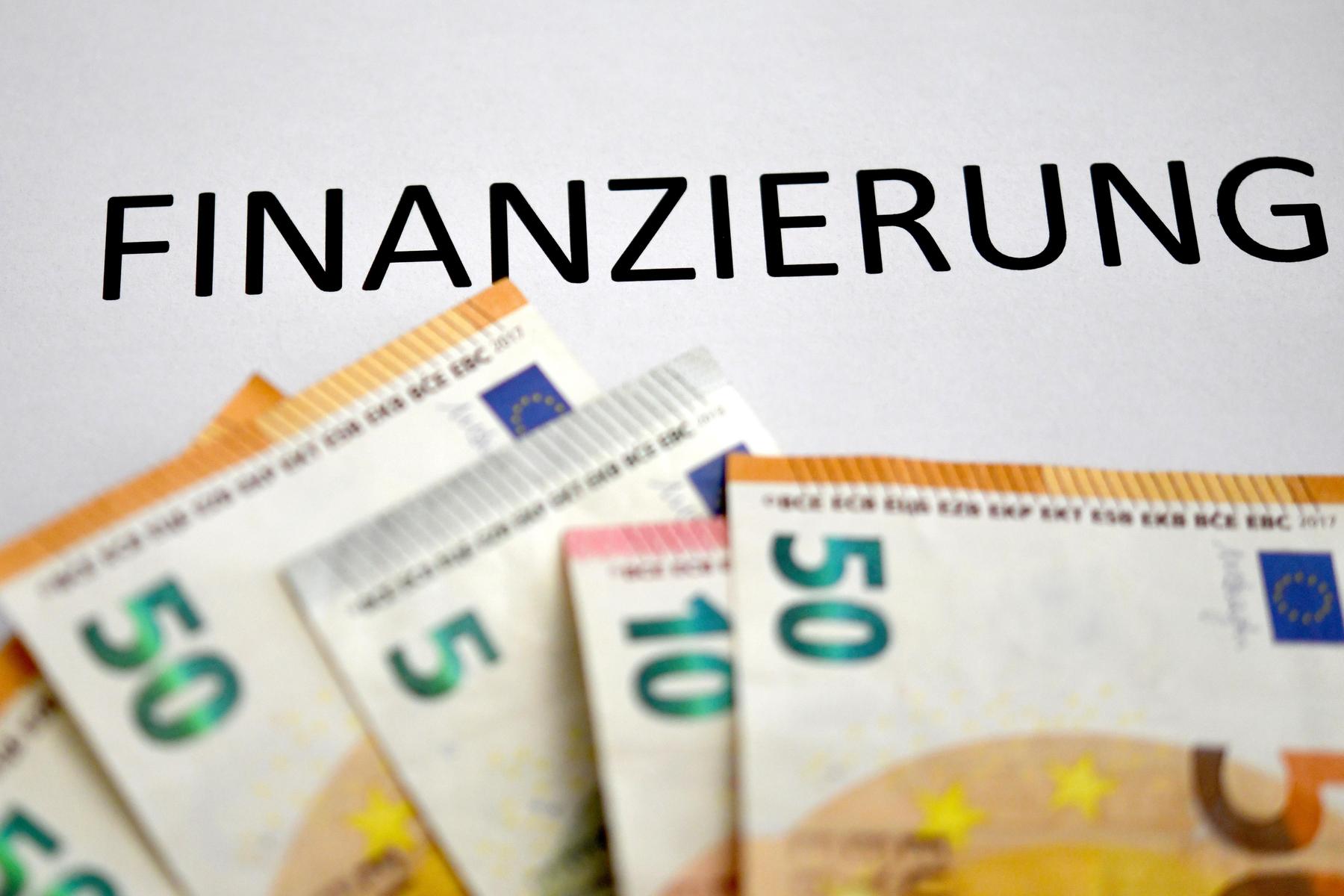 Regierung gegen FPÖ: Dramatische Einsparungen nötig: Wer ist schuld am Kärntner Schuldenberg?