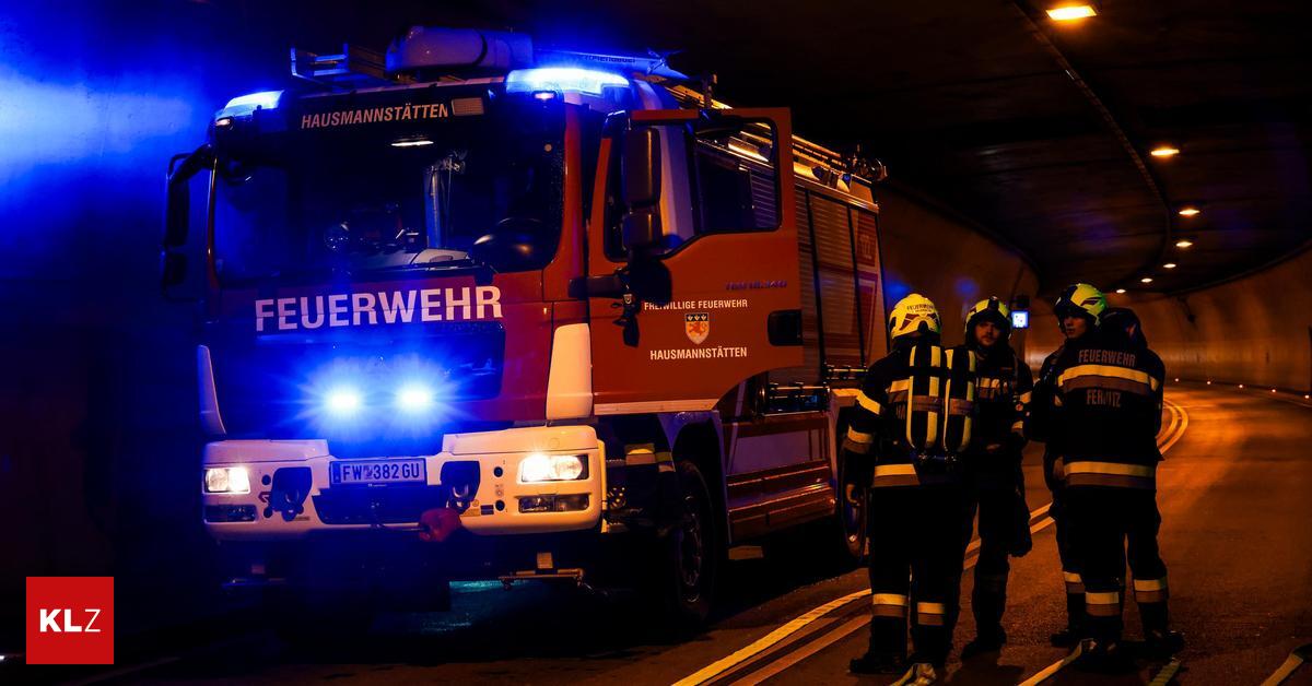 Motorbrand-Fahrzeug-in-Vollbrand-Insassen-konnten-sich-retten