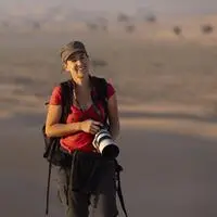 Christine Sonvilla ist studierte Biologin und beschäftigt sich als Fotografin und Filmemacherin intensiv mit Naturthemen