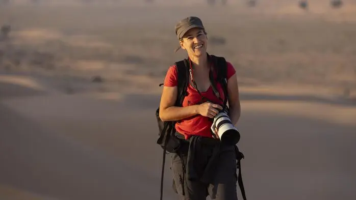 Christine Sonvilla ist studierte Biologin und beschäftigt sich als Fotografin und Filmemacherin intensiv mit Naturthemen