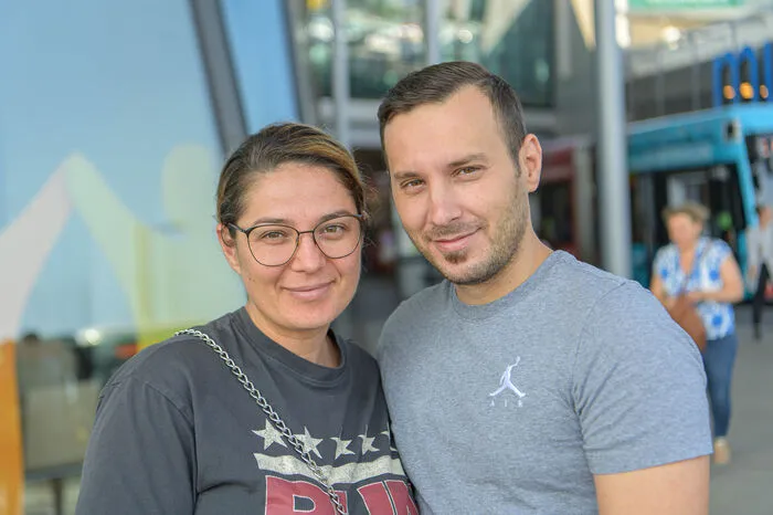 Das Ehepaar Pamela und Dorel-Claudiu Lupulescu (beide 33) stand der Impfung anfangs etwas skeptisch gegenüber.