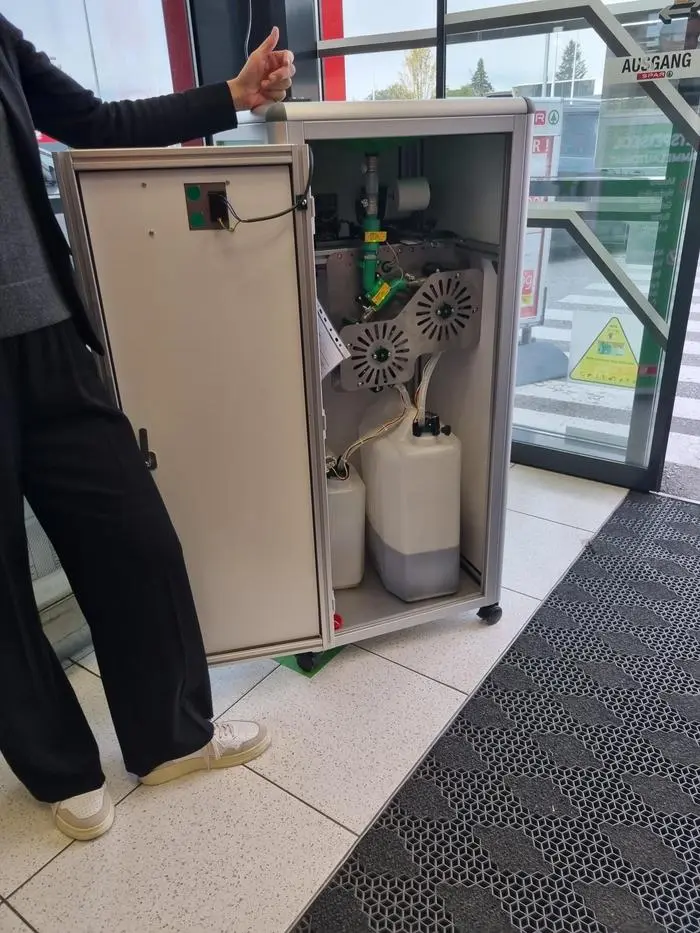 Ist der 30-Liter-Kanister voll, wird er ausgetauscht