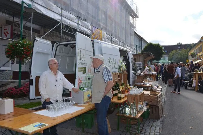 Köstlichkeiten aus der Region laden ein.