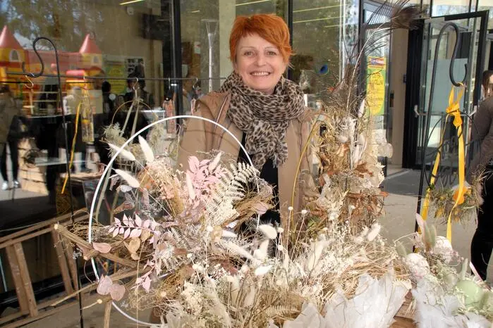 Die künstlerische Bandbreite reichte von Eisen- und Glaserzeugnissen, Filzprodukten, Stoffarbeiten und floristischen Dekorationen bis hin zu Töpferarbeiten. 