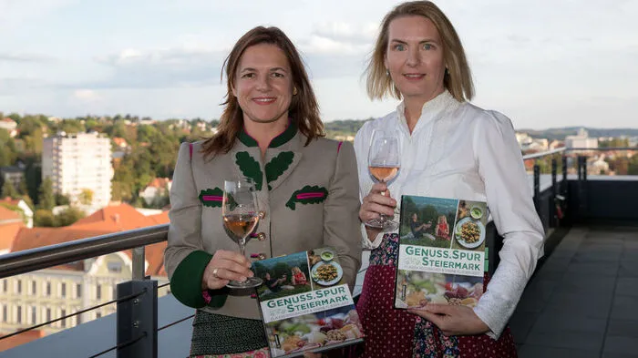 Stolze Autorinnen: Flieser-Just und Rossbacher