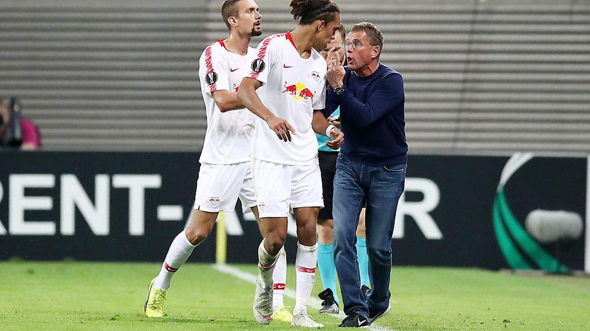 Rangnick (hier mit Poulsen, Ilsanker) ist wütend