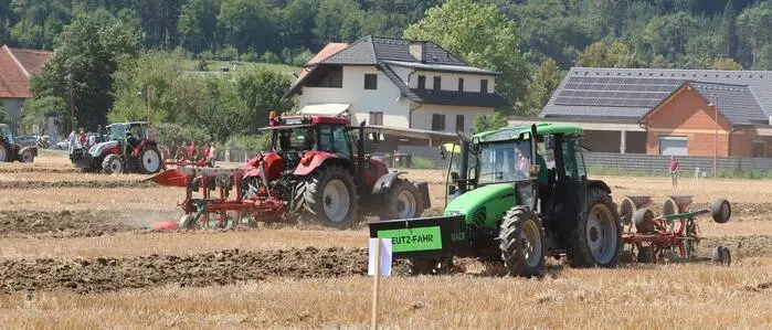Bei brütender Hitze verausgabten sich die jungen Landwirte beim Landesentscheid Pflügen in Hatzendorf