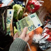 Geld wechselt den Besitzer