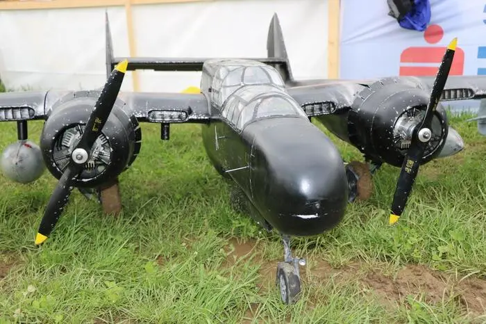 Die Modelle beeindrucken durch ihre Details und Größe, das schwerste Flugmodell bringt 80 Kilogramm auf die Waage.