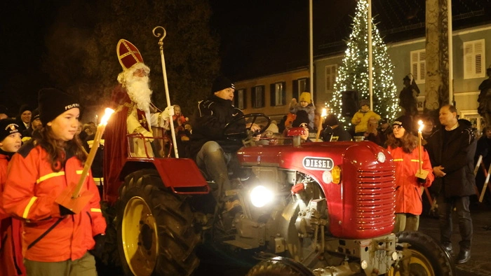 Nikolaus Franz Wieser wurde mit einem Traktor und in Begleitung von Fackelträgern zum Schauplatz chauffiert.