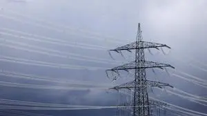 Gewitterwolken hinter Hochspannungsleitung bei Köln Weiden. Die Ampel hat sich auf den sogenannten Industriestrompreis geeinigt: Der Strompreis für produzierende Unternehmen sollen sinken. Themenbild, Symbolbild Köln, 11.11.2023 NRW Deutschland *** Storm clouds behind high-voltage power line near Cologne Weiden The traffic lights have agreed on the so-called industrial electricity price The electricity price for manufacturing companies is to fall Themed image, symbolic image Cologne, 11 11 2023 NRW Germany Copyright: xChristophxHardtx