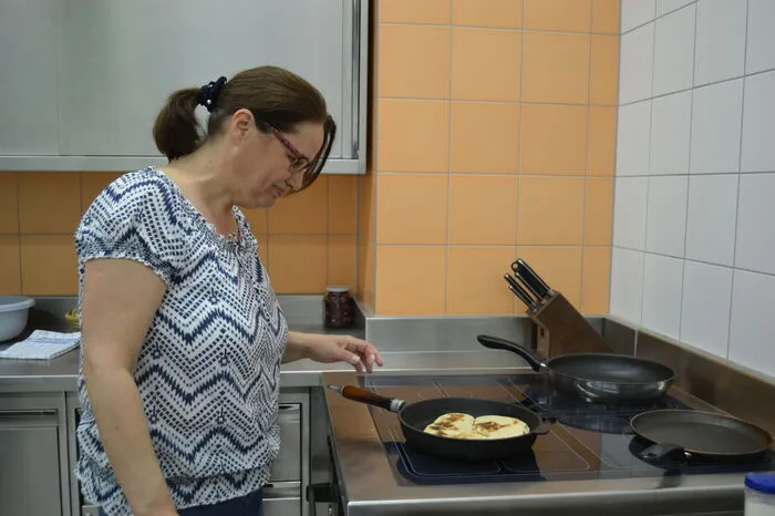 Die Frauen mit und ohne Migrationshintergrund formten dabei jeweils traditionelle Brotsorten aus ihren Heimatländern.
