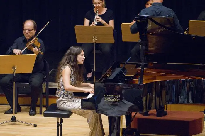 Die Pianistin Margherita Santi überzeugte mit einer feinfühligen und zugleich brillanten Interpretation und wurde dafür mit großem Applaus seitens des Publikums bedacht.