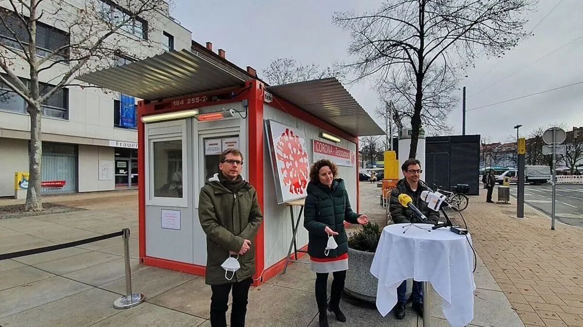 Am vergangenen Freitag wurde die Schnupfenbox von Robert Krotzer (KPÖ), Ines Muchitsch und Stefan Korsatko (beide Medius) vorgestellt