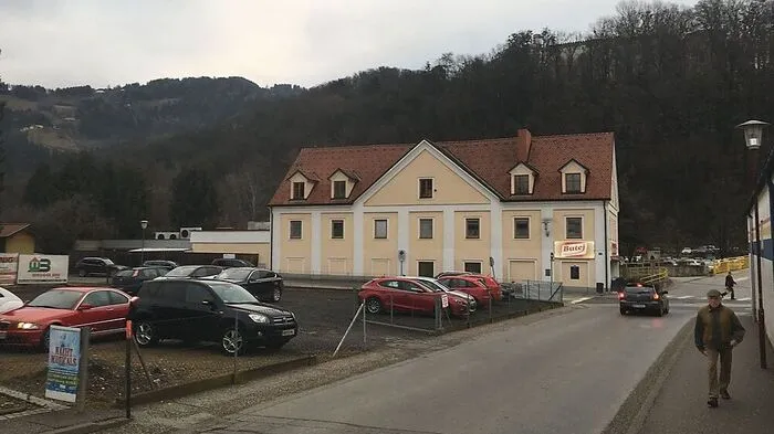 Dauerparker dürfen sich freuen: Auf diesem Grundstück kann ab sofort kostenlos geparkt werden