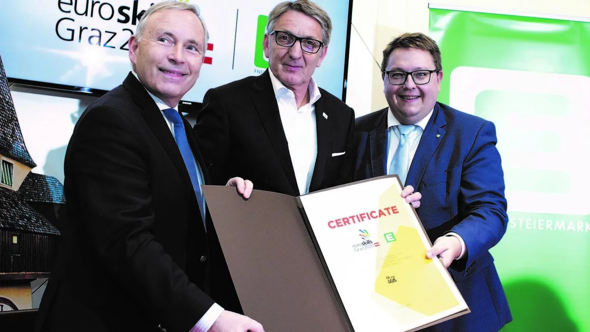 WKO-Präsident Josef Herk (Mitte) mit den Energie-Steiermark -Vorständen  C. Purrer (l.) und M. Graf, (re.)