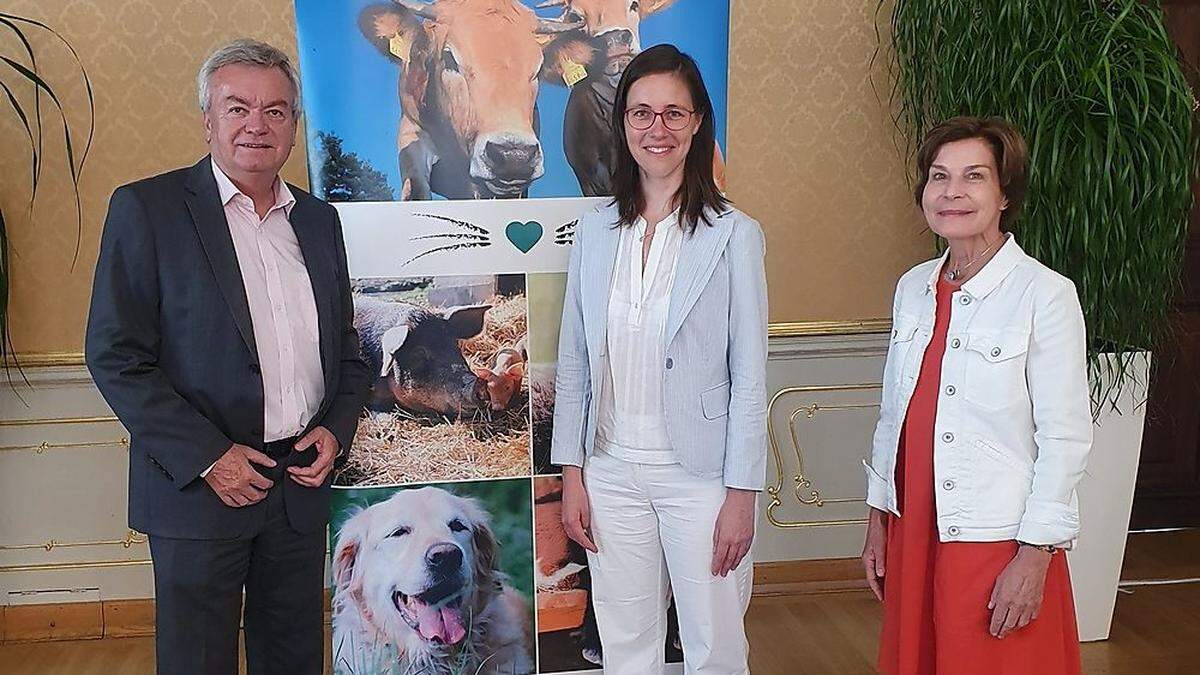 LH-Stv. Anton Lang, Lea Mirwald (&quot;Tierschutz macht Schule&quot;) und Tierschutzombudsfrau Barbara Fiala-Köck