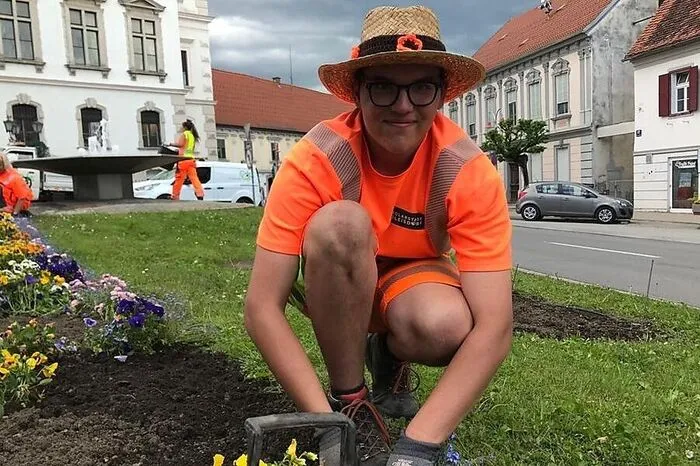 Josef Grossegger, Kaltenbrunn: Für mich bringt die Öffnung keinen großen Unterschied. Nur dass ich wieder mit Freunden ins Gasthaus essen gehen und mehr Leute treffen kann, freut mich schon. Für die Wirtschaft ist es natürlich Spitze, für manche Wirtschaftstreibende kommt es trotzdem zu spät.