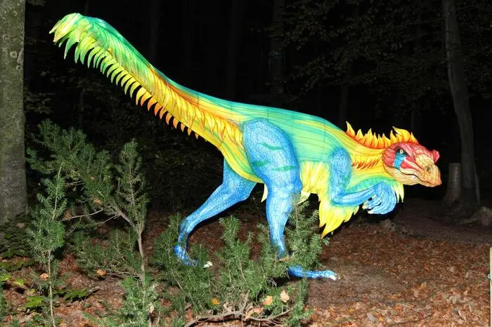 Das Winterprogramm des Styrassic Parks zeigt vor allem bunte, farbenfrohe Dinos und Lichter