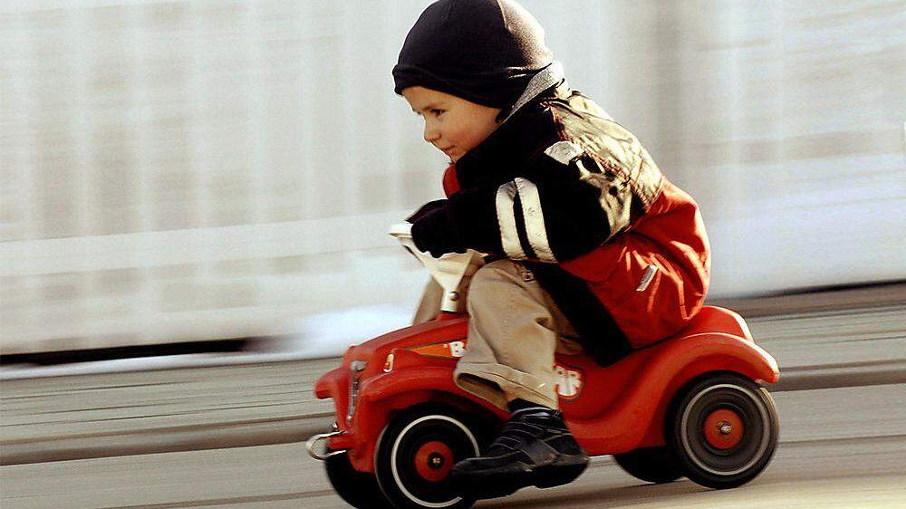 Kindheit am kleinen roten Flitzer: Am Bobby-Car beginnt der Traum vom Autofahren