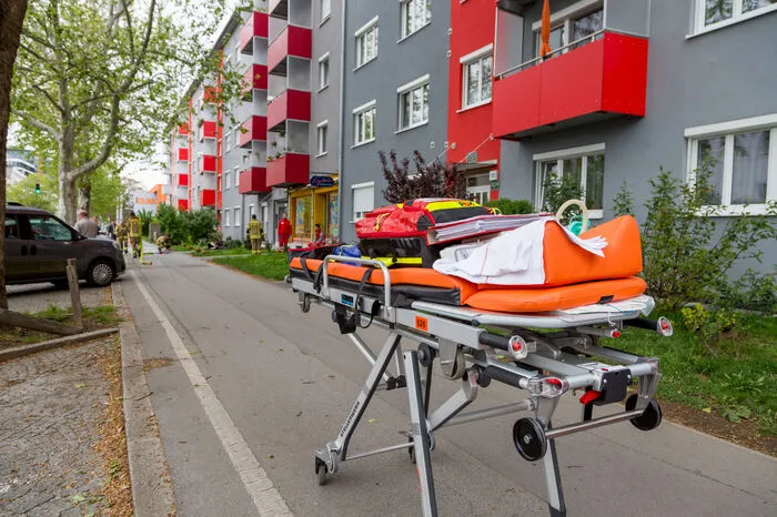 In der Küche einer Wohnung war durch eine eingeschaltete Herdplatte ein Brand ausgebrochen.