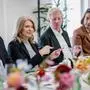 Politisieren beim CEO-Lunch der Kleinen Zeitung in Wien: Peter Buchauer (Felix Austria), Annette Mann (AUA), Peter McDonald (Verwaltungsrat ÖGK) und Barbara Leithner (Belfor)
