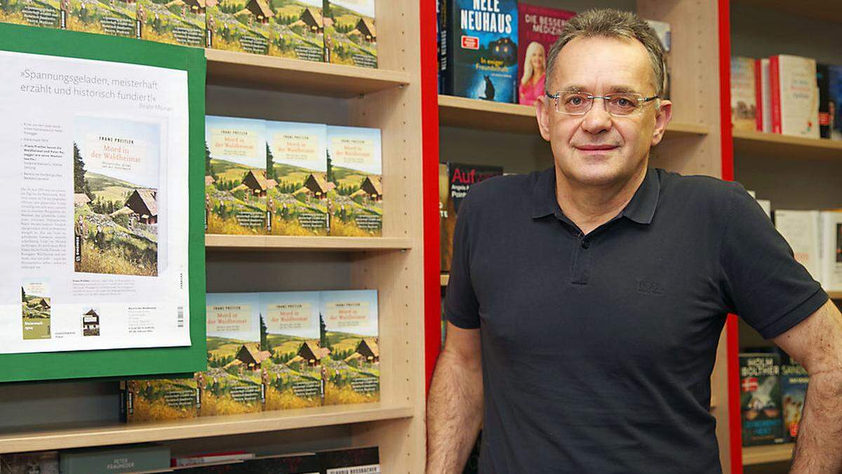 Morawa-Filialleiter Reinhold Rollinger mit Preitler-Büchern