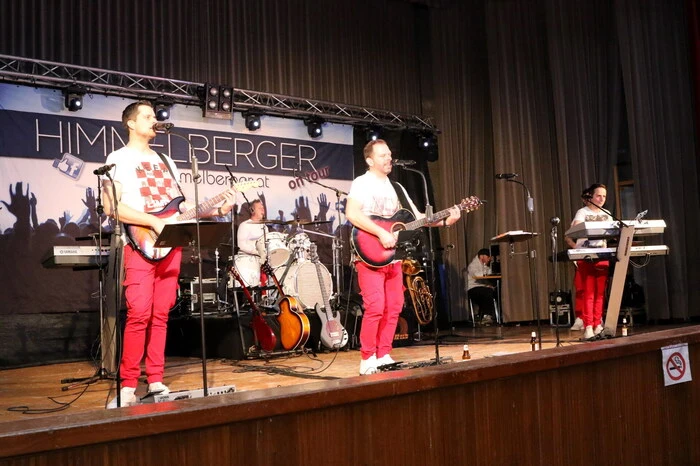Auch die Musik stimmte. „Die Himmelberger“ spielten sich in die Herzen der Ballbesucher.  