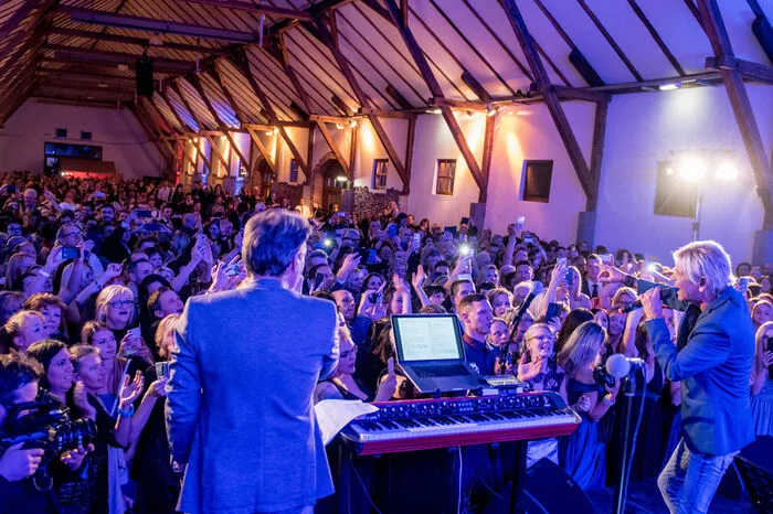 Zusammen mit seiner Band begeisterte der Schlagerstar das Publikum