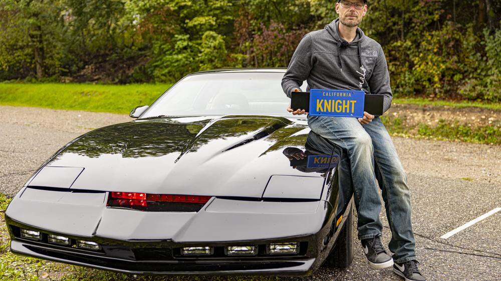 Michael Lussnig und sein K.I.T.T.- Nachbau aus der Serie &quot;Knight Rider&quot;