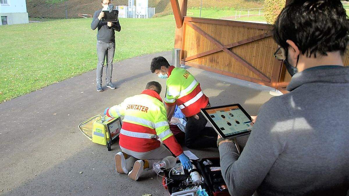 Beim Masterlehrgang „Medical Simulation“ wird am SIM Campus Eisenerz drinnen und draußen geübt